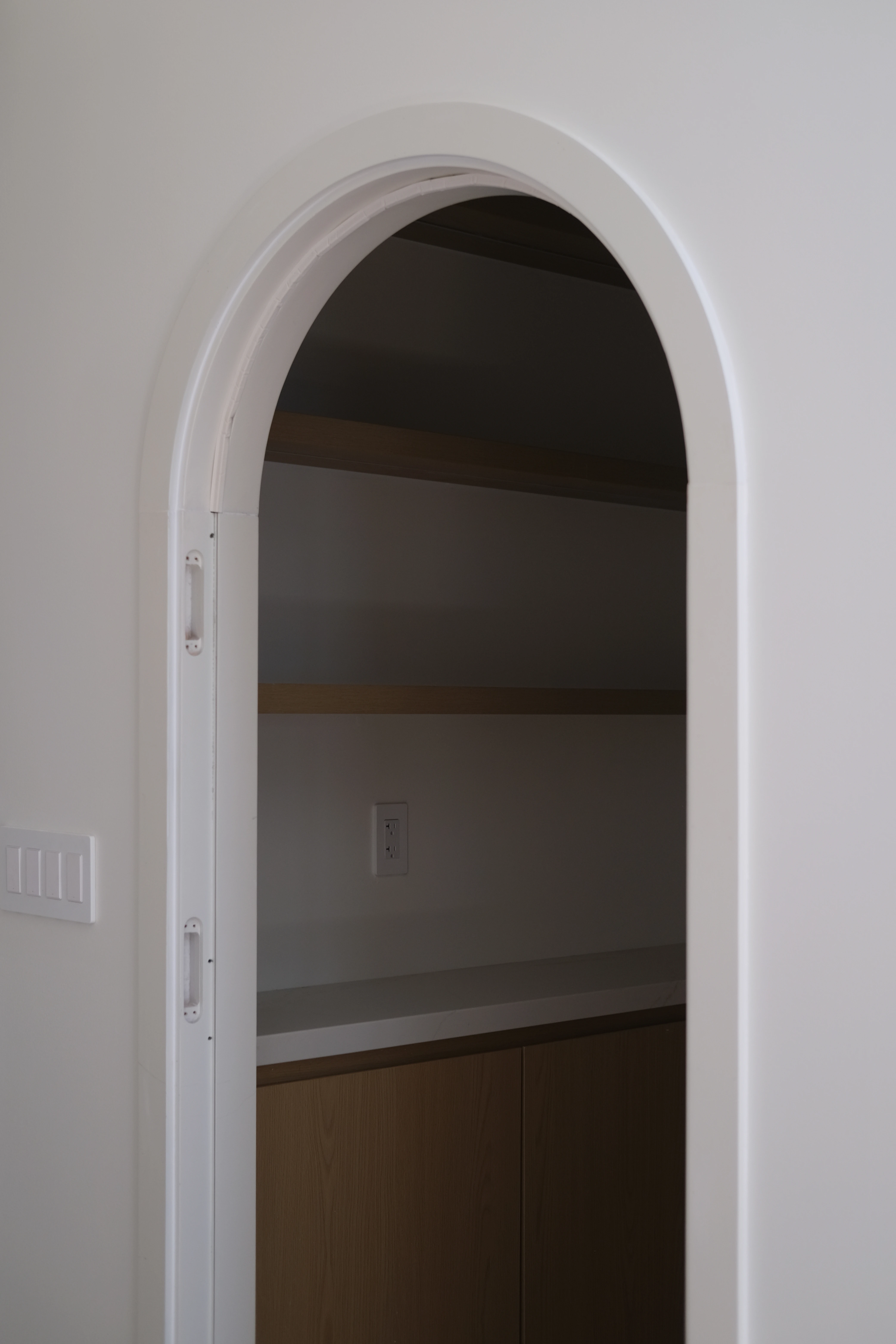 Click to view full screen Arched opening into a fitted closet