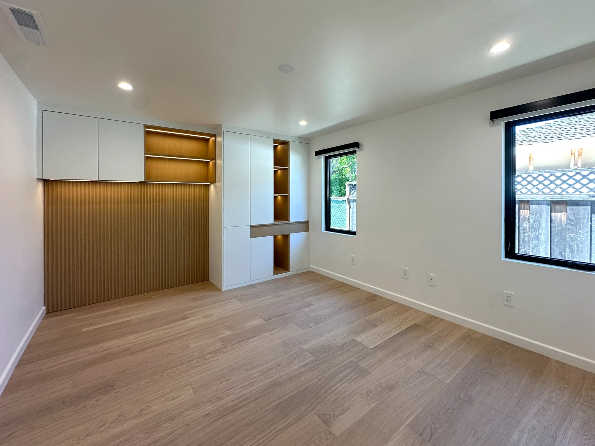Click to view full screen Bedroom with reeded oak built-in