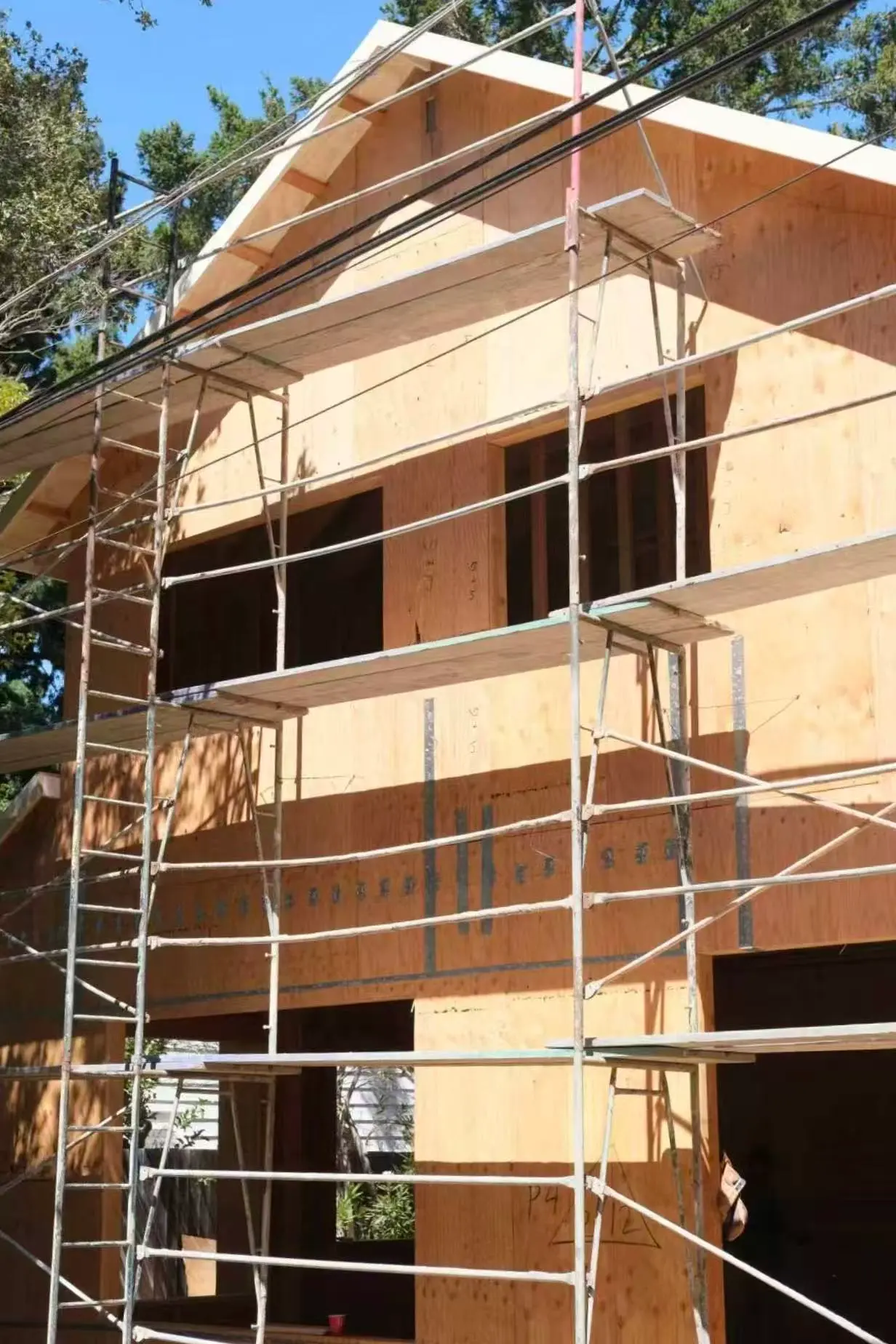 Click to view full screen Scaffolding around the framed structure